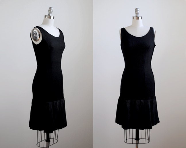 1960's black sleeveless dress. 60's mod dress. small. black. drop waist. mod flapper dress 60.