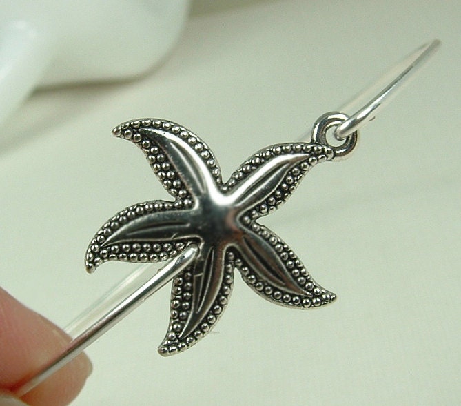Starfish Bangle Bracelet, Silver Starfish Bracelet, Starfish Jewelry, Star Fish, Sea Charm Bracelet, Beach Jewelry, Beach Themed Jewelry
