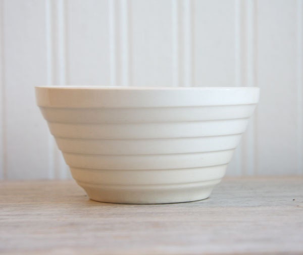 Vintage Bowl, White Bowl, USA pottery, Vintage Kitchen, White Kitchen, Collectible vintage pottery