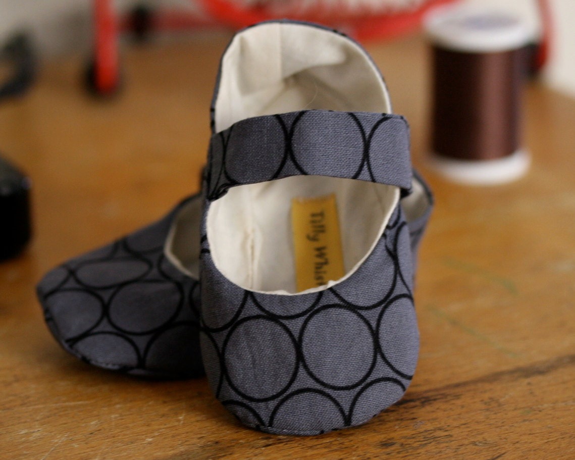 Baby Girl Shoes Gray Circles, Soft Sole Baby Booties