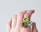 Ring crocheted circles. Green tones.