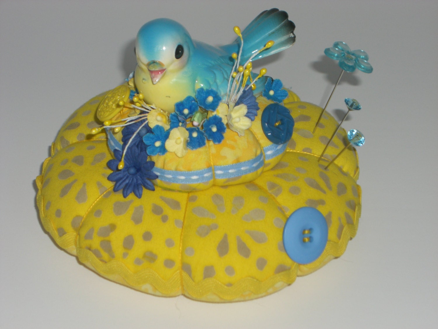 Reserved order for  Gibismith  Vintage Blue Bird  Pincushion  Sewing Pin Keep Pin Cushion