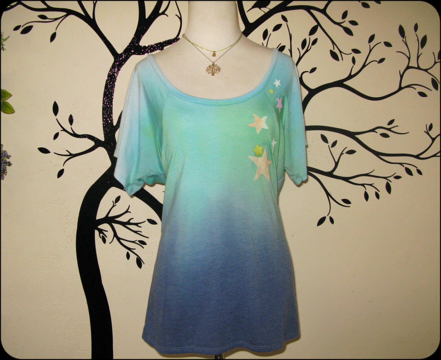 Flowy Ocean Blue Ombre Raglan Star Tee - size medium