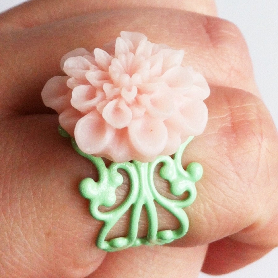 Pink chrysanthemum ring green filigree adjustable cocktail ring with gift bag