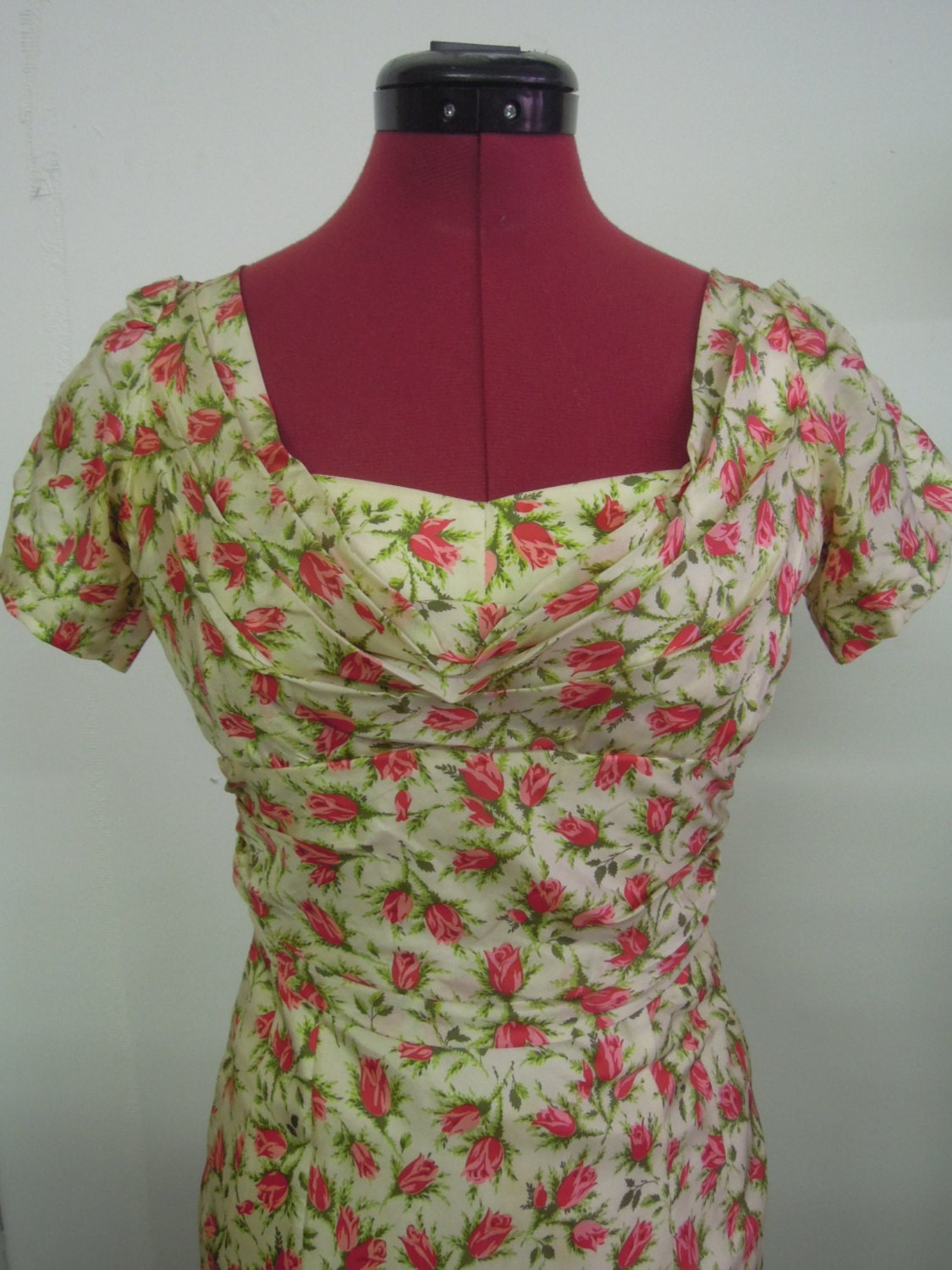 Perfect 1950s silk wiggle dress with shelf bust and train, Rockabilly, VLV, X-Small