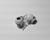 skull earrings