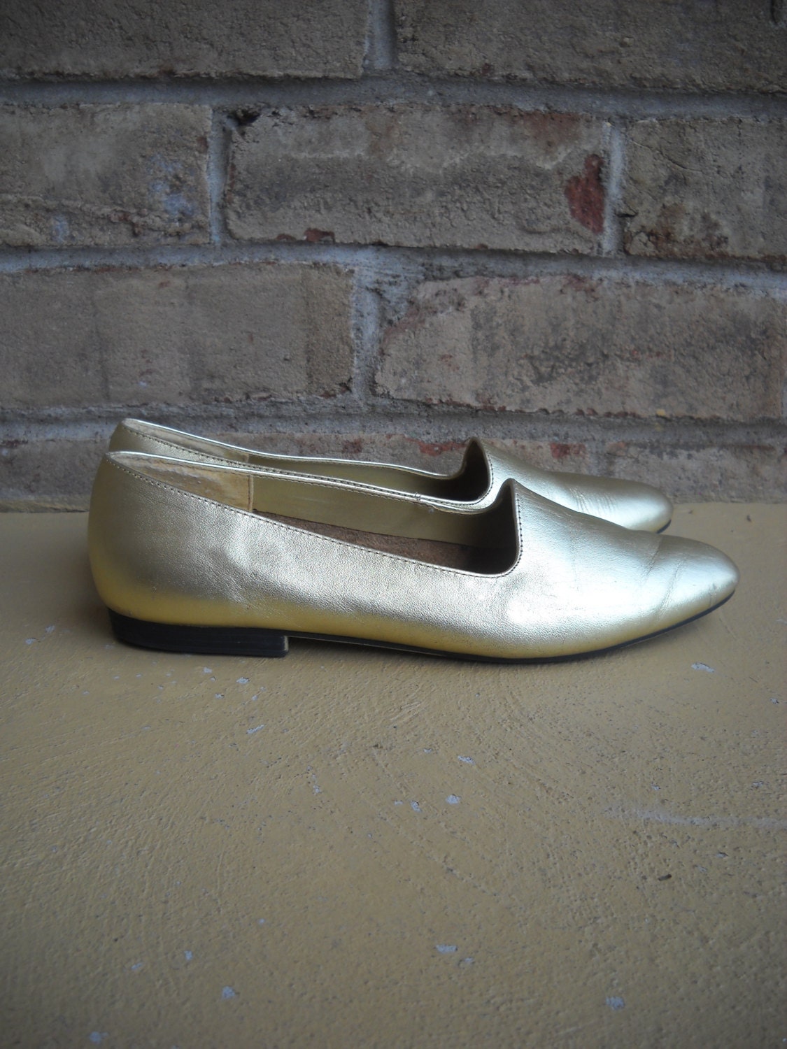 Vintage Metallic Golden Leather Flats - - - Size 7.5 - - 7 1/2