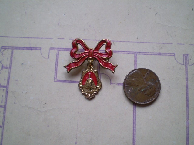 Red Bow and Jesus - Vintage Metal Pin - Red & Brass