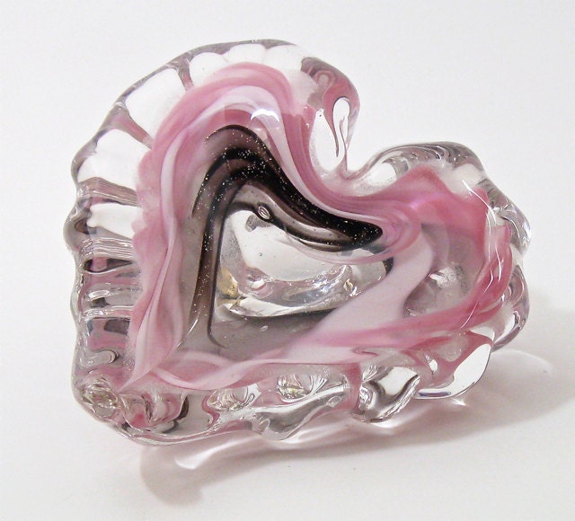 GLow in the Dark Glass Rippled Pink Heart  H13
