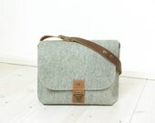 SMALL MESSENGER ipad - Light Grey Felt & Leather - New heritage - 100% wool - cognac buffalo leather - Exclusive, formal, handmade for Ipad