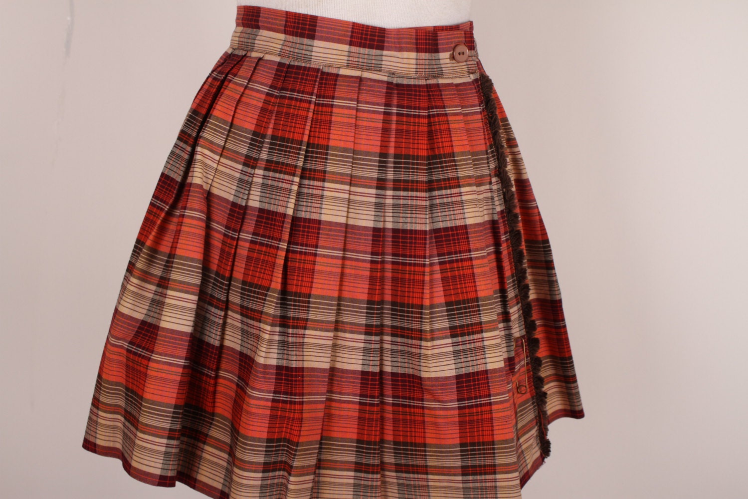1960s Mini  Skirt Short / Plaid Brown Rust // Queen Casuals/ Schoolgirl / S - ladyscarletts