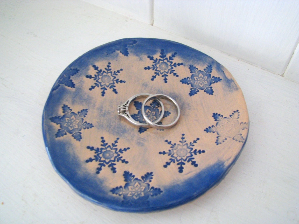 Snowflake jewellery dish / ring-bearer dish. Made in Wales, UK.