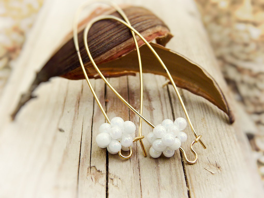 Cute White  drop dangle earrings. Beaded beads rustic chic jewelry. Summertime Prom party
