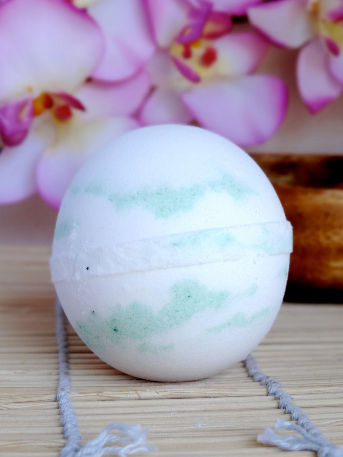 Bamboo & White Grapefruit Bath Bomb
