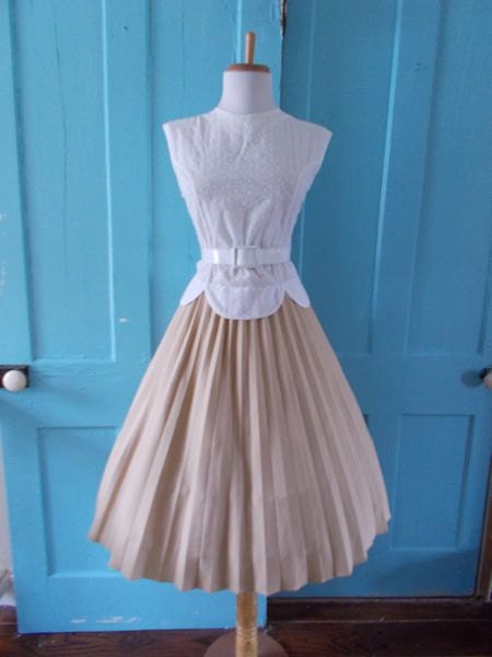 Vintage 1960s 1970s Beige Tan Accordion Style Pleated Full Skirt