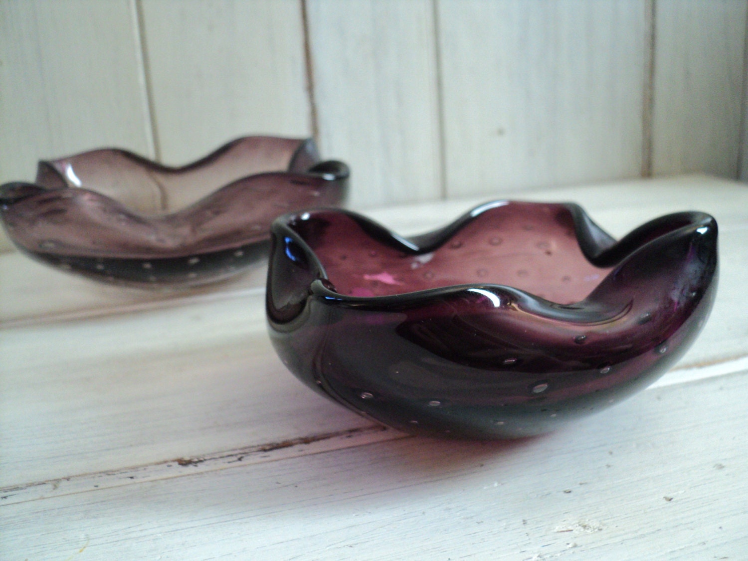 Midcentury vintage purple amethyst controlled bubble glass bowl or ashtray set