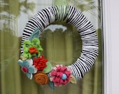 black and white yarn wreath with spring flowers