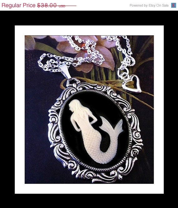 Mermaid Necklace White Black Cameo