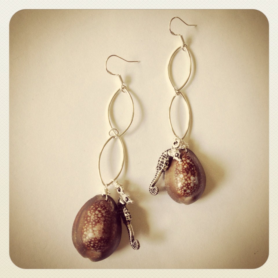 Meri Hawaiian Cowrie Seahorse Gems 