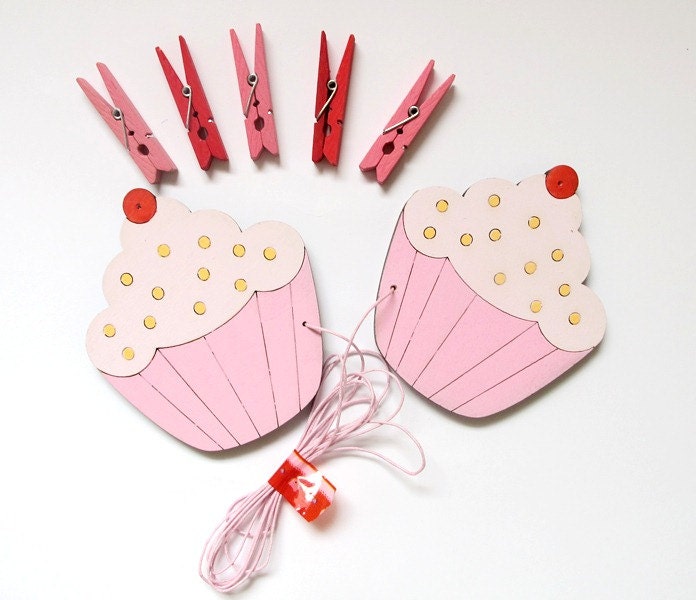 Children's Artwork display hanger- Cupcakes- Pink wall art for girls - kids art hanger, baby shower decoration