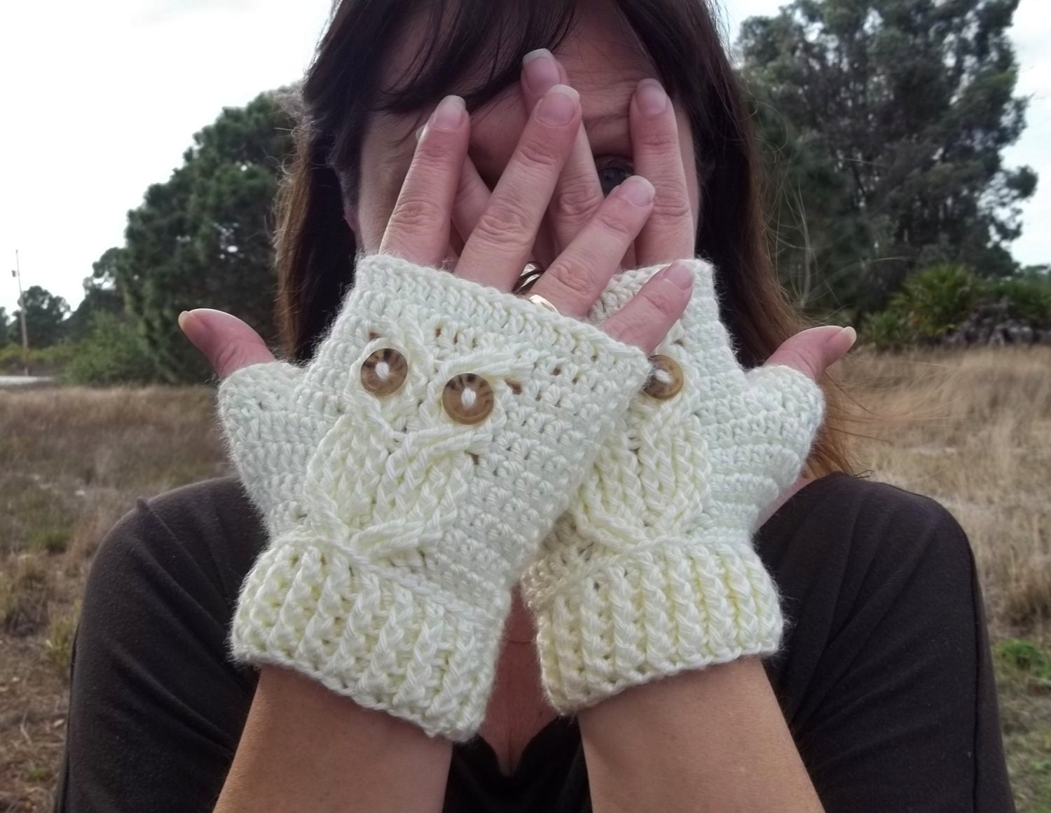 It's a Hoot Owl Texting Gloves, a fingerless crochet mitt PATTERN.
