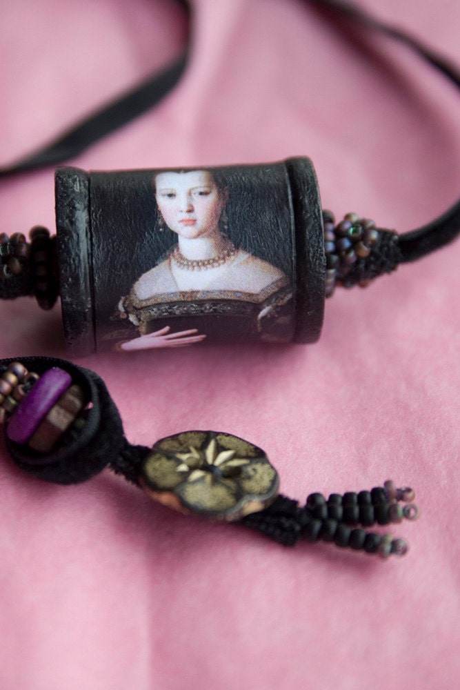 Medici Wooden Spool Pendant