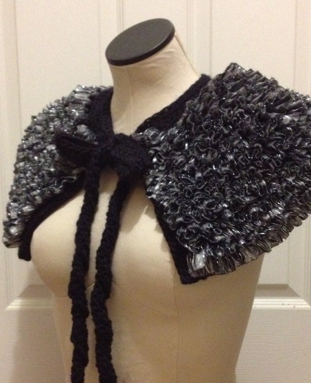 Capelet, Ruffled Peter Pan Collar, Knitted Capelet, Black