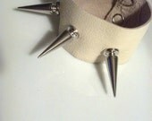 Intense Spiked Cuff with Vanilla Leather