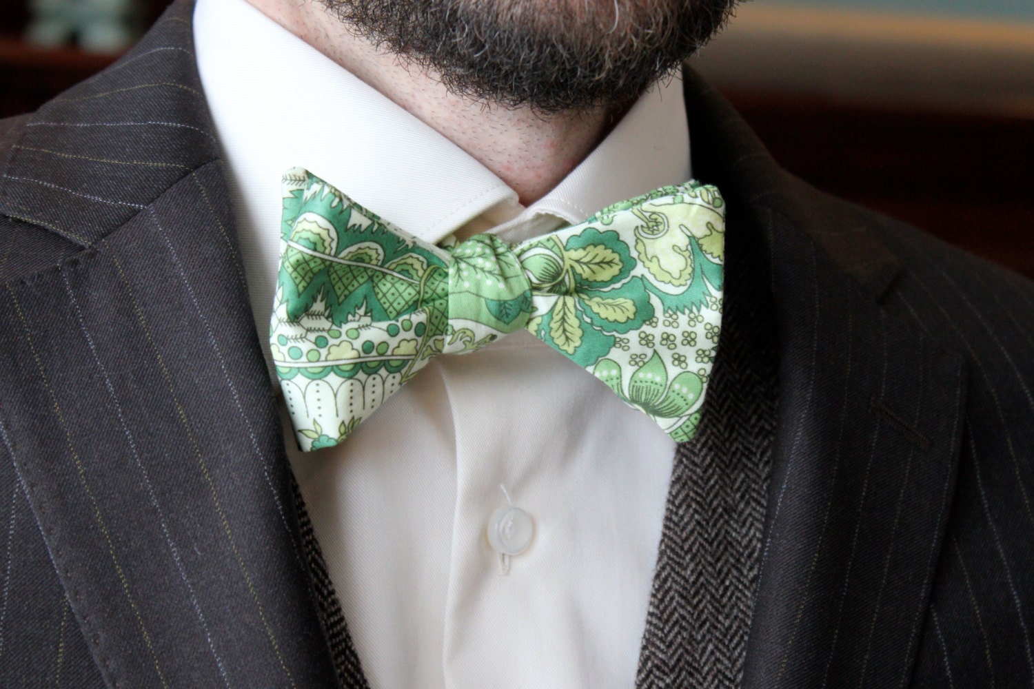 Men's Bow Tie in Green Paisley - Self tying - freestyle - Groomsmen gift