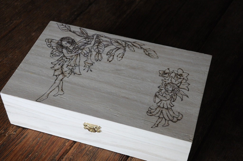 XL Personalized Jewelry box / Personalised jewellery box,  RESERVED for Laura.  wooden trinket box engraved with pyrography Mothers day gift