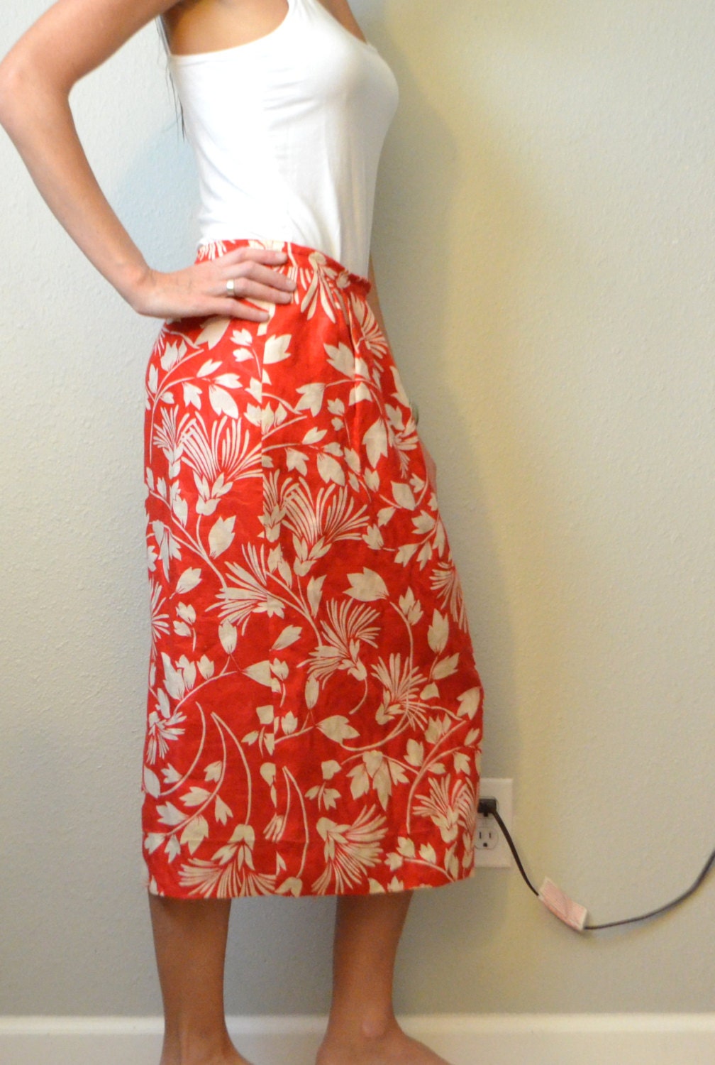 Vintage 80s Red and White Floral Midlength Linen Skirt / womens medium