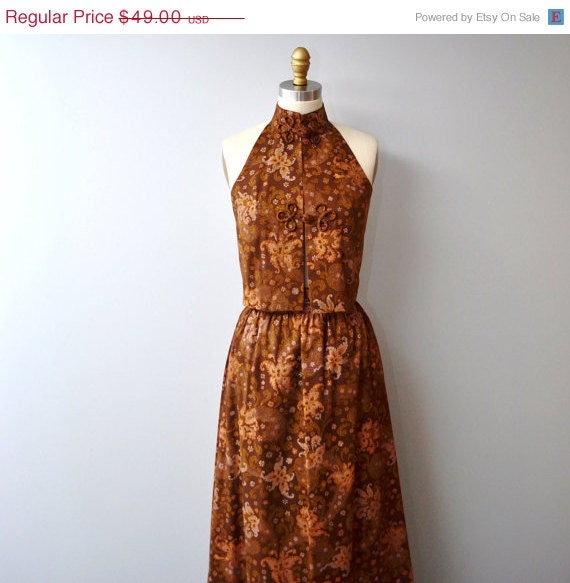 SPRING SALE sale...V i n t a g e 2 Piece Skirt and Halter Top size aprox 6