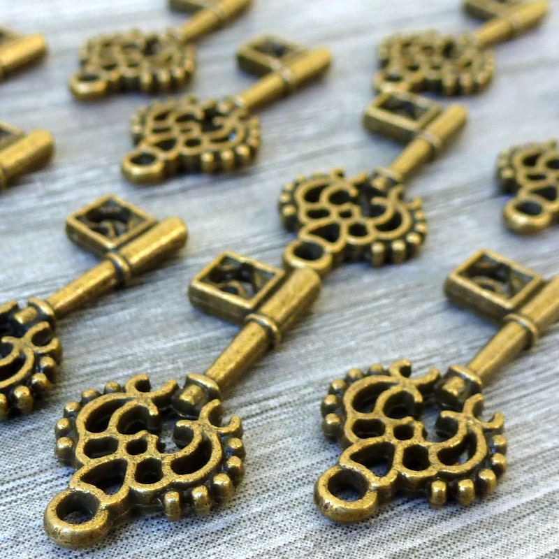 Wholesale Lot 10pcs Steampunk Victorian wholesale antique bronze skeleton key pendant charm necklace Alice in Wonderland 101  jewelry