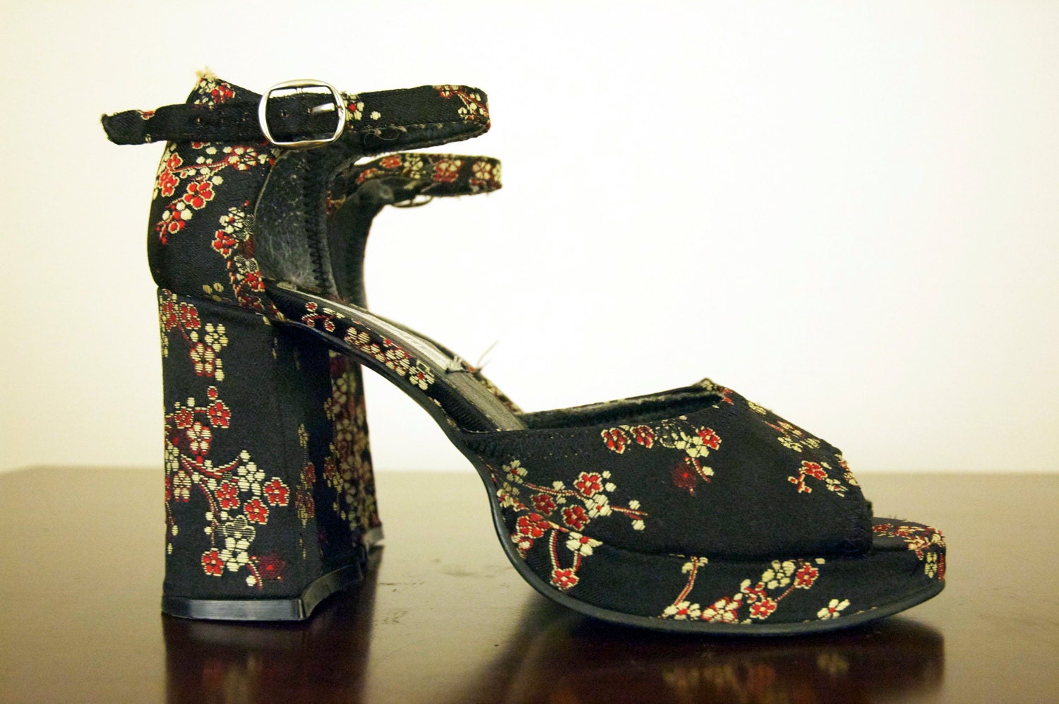 Vtg 90s Asian Inspired Floral Print Platforms size 7.5