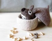 Felted acorn and Mouse needle felted - Organic eco-friendly - waldorf toy play set - season woodland table