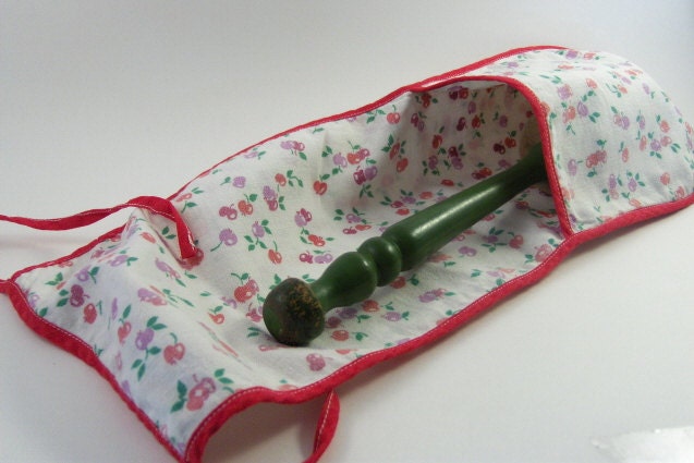 1940s Oven Mitt - Pot Holder - Hot Pad - Cotton Cherries Print - Red & Purple