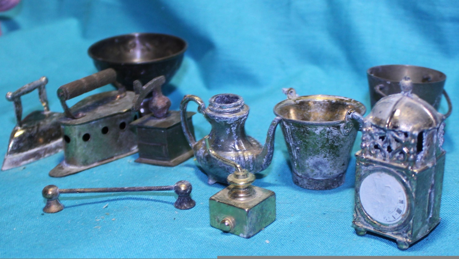 10 Vintage Metal Pieces for Arts and Crafts
