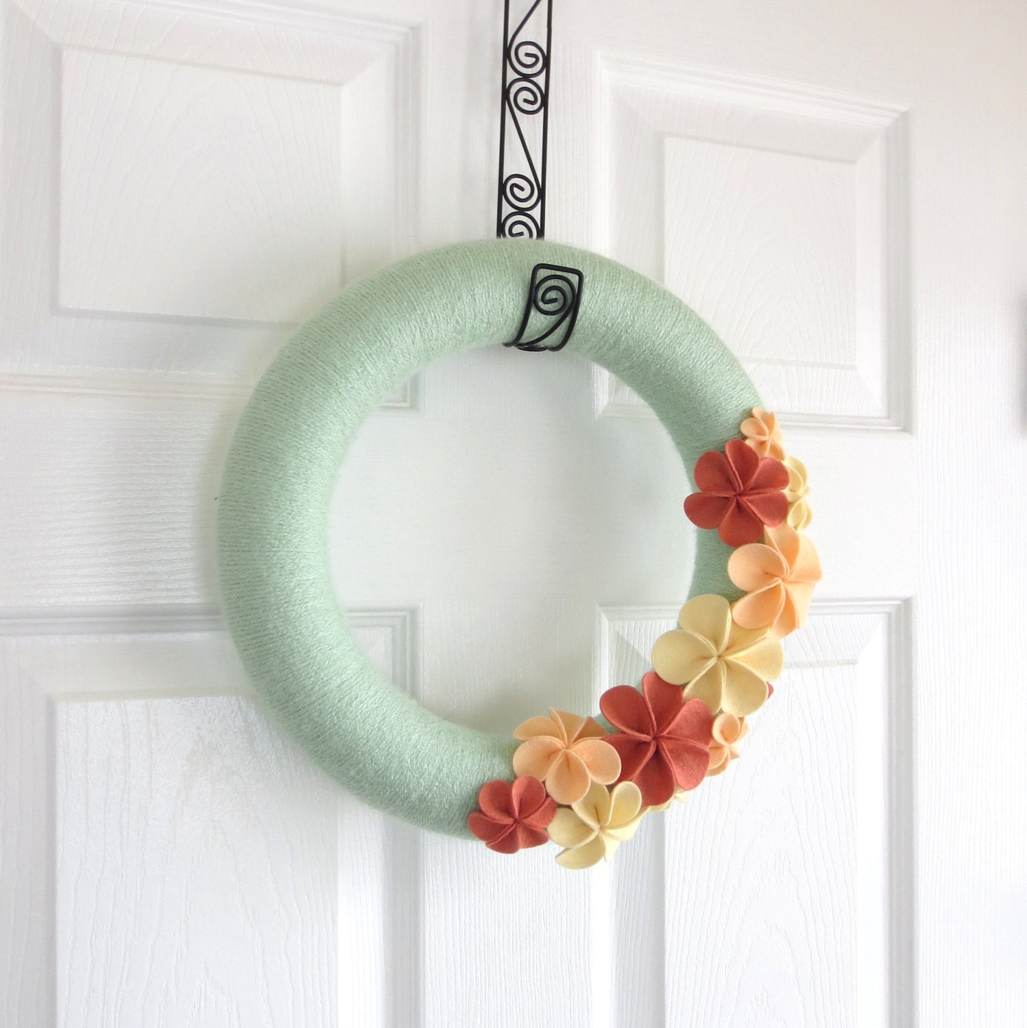 Mint and Coral Yarn Wreath. Spring Home Decor, Spring Mint Wedding, Wreath with Felt Flowers, Mint, Coral and Peach.