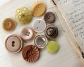 vintage button lot - yellow brown gold - celluloid wafer -  lucite
