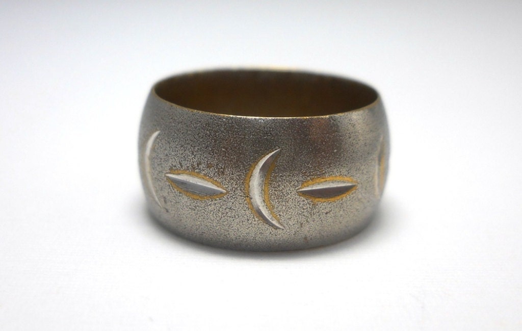 Vintage Two Tone Crescent Moon Band Ring