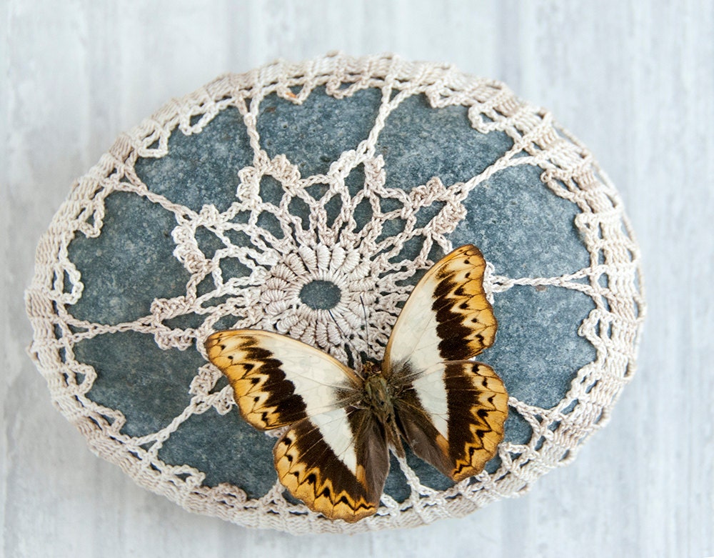 crochet lace stone // variegated cream taupe // turquoise beach rock // cottage chic // Wedding decor // ring bearer pillow