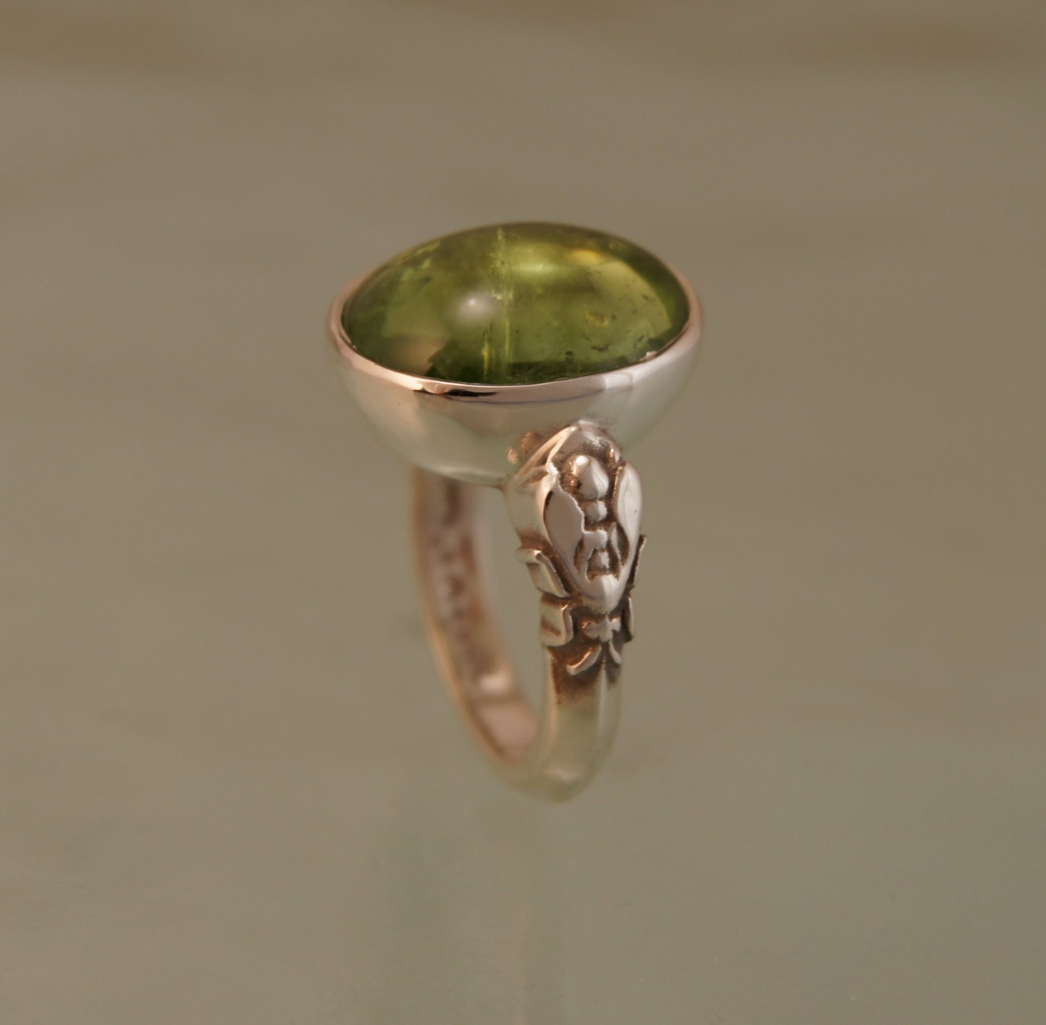 9.9 ct peridot bee ring, sterling silver