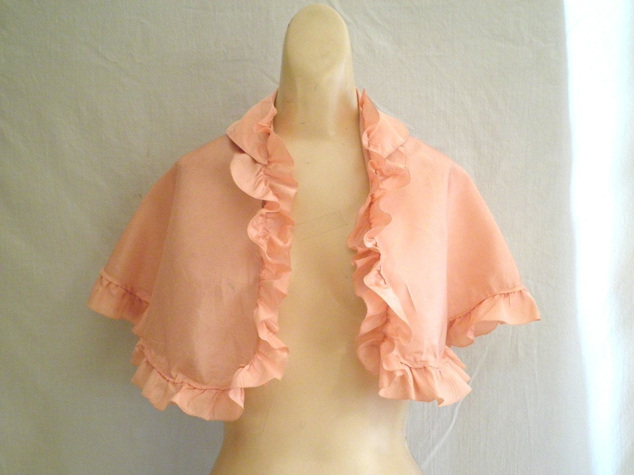 SALE 1930s Vintage Peach Taffeta Cape or Capelet Loads of Ruffles