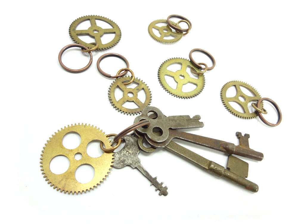 Steampunk Key Ring With Antique Brass Gear