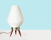 Mid century modern, beehive lamp, 14" tall, tripod legs, Danish modern, wood, plastic, white, gold, atomic, retro, a vintage beauty