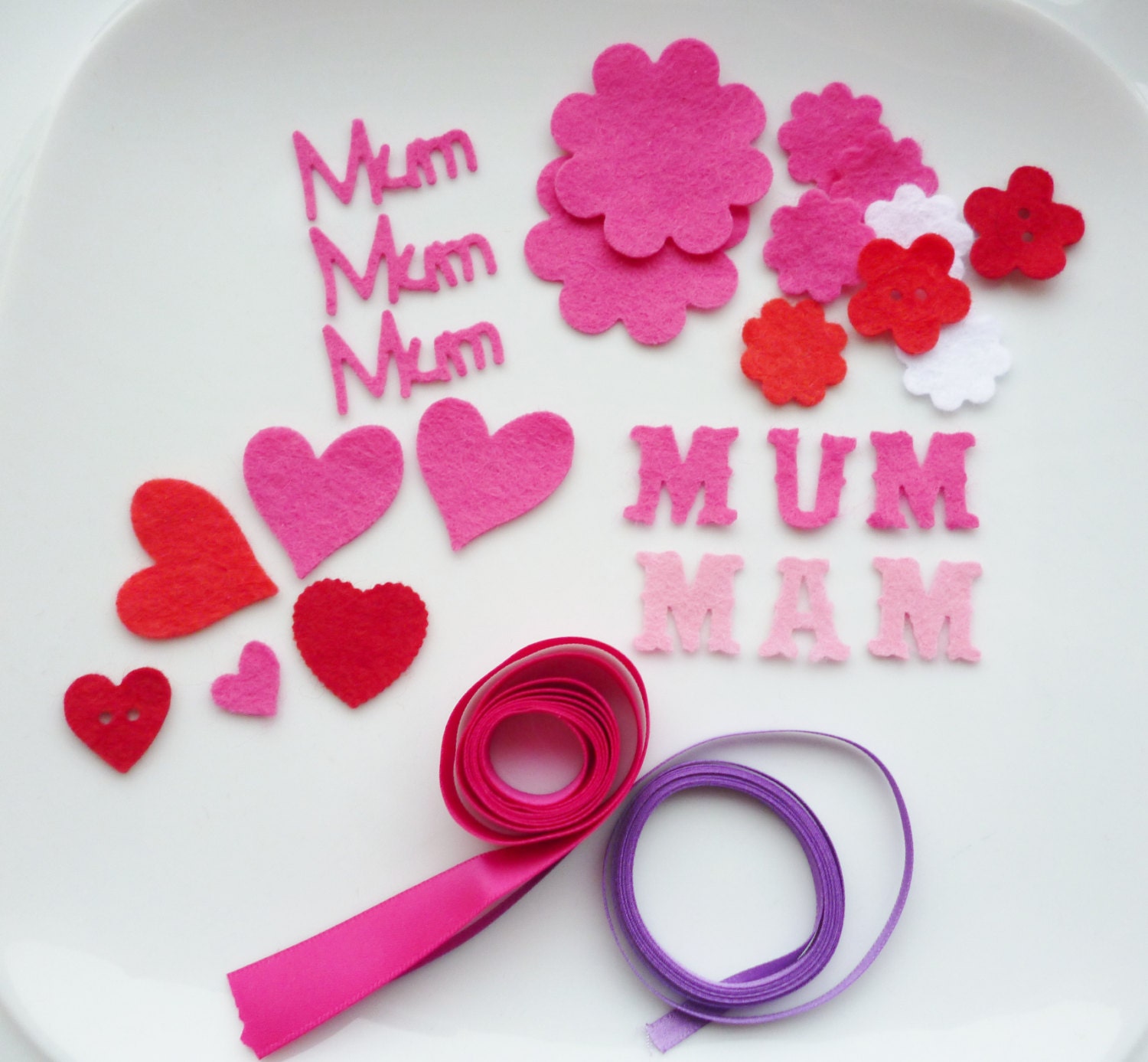 Felt kit DIY for Mothers Day. Make your own kit Felt shapes and felt flowers. Felt hearts.