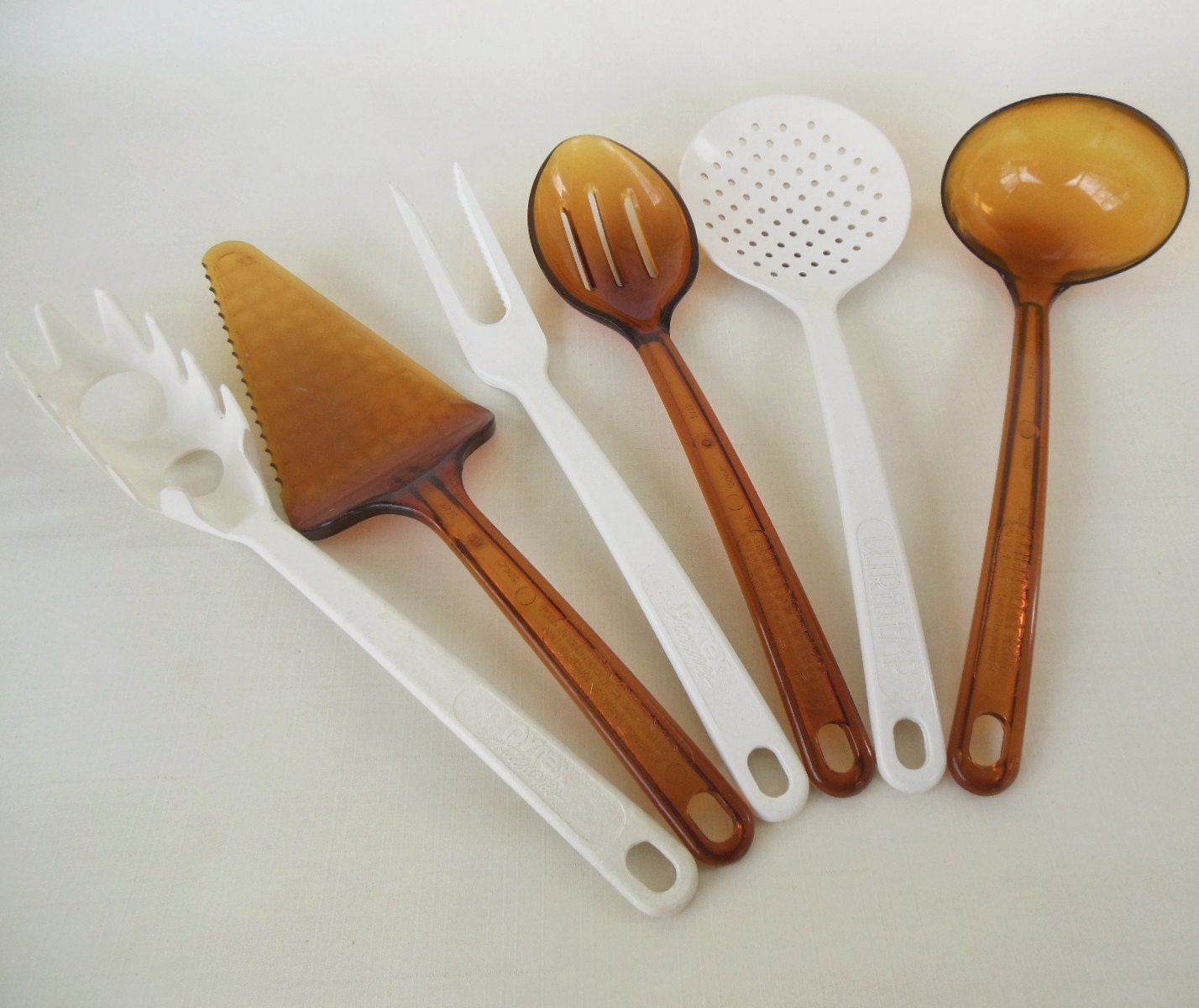 Ultratemp Kitchen Utensil Spoon Pie Server by LaurasLastDitch