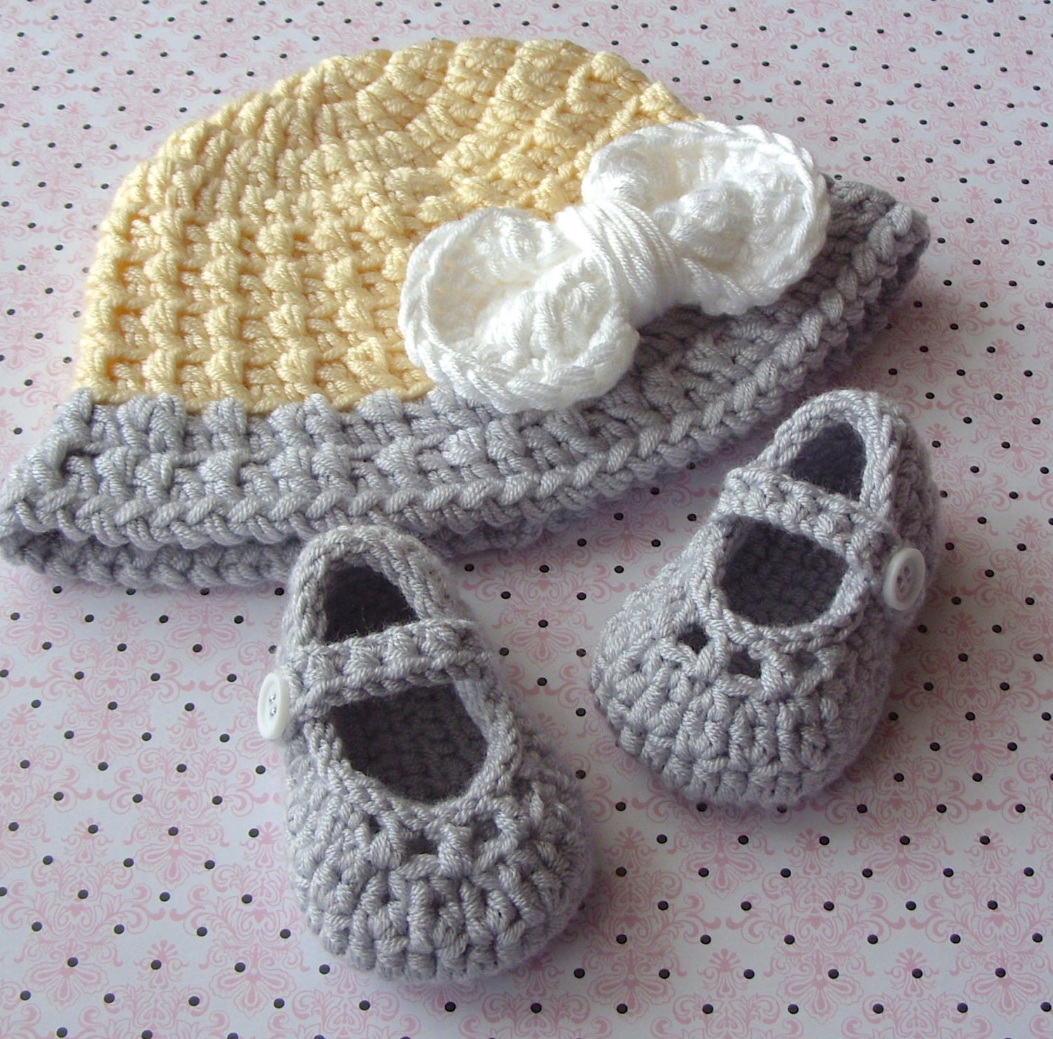 Baby Girl Booties and Hat Shower Set - Modern Crochet Mary Jane Shoe - Cloche Hat Bow - Infant 3 to 6 Months Size 2 Slipper - Gift Boxed