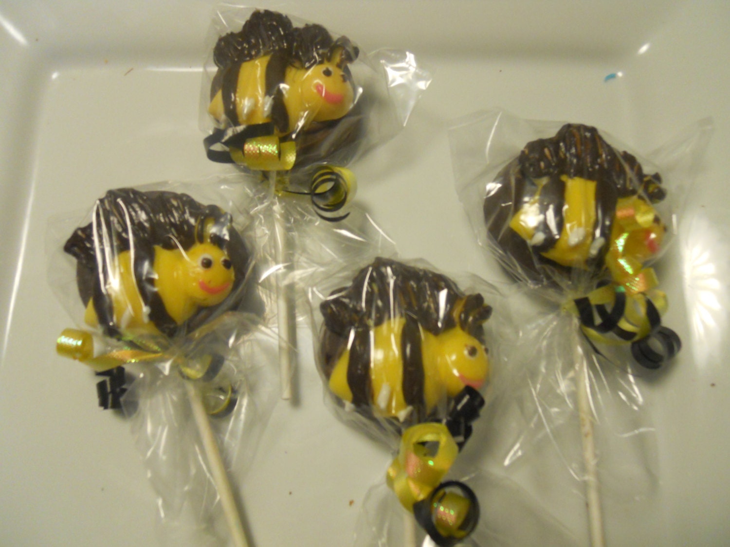 12 Little Bumble Bee 1st 2nd 3rd 4th 5th Birthday Baby Shower Wedding Favors Oreo Cookie Pops Favors lollipop gift Party