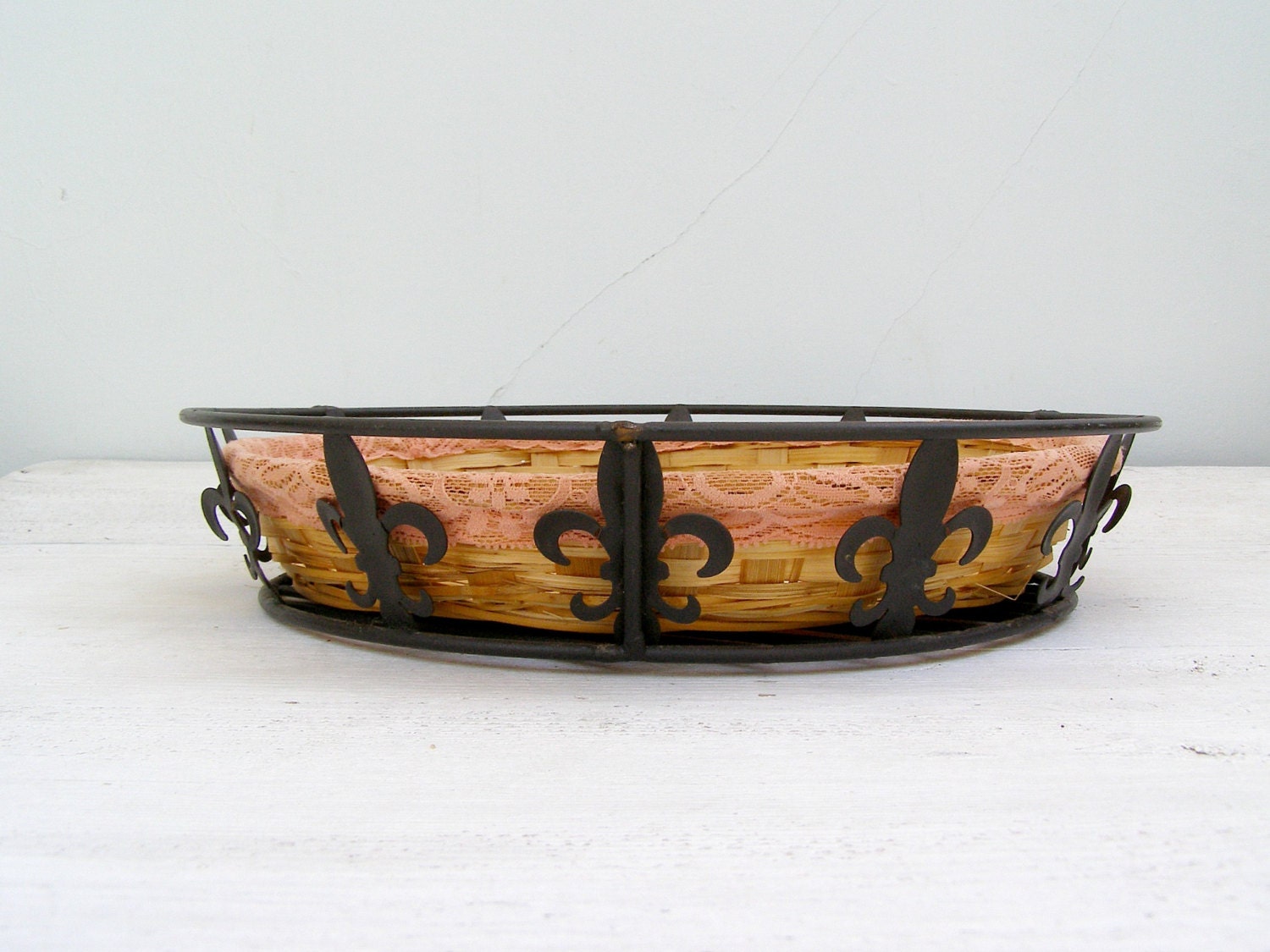 Rustic Display Bowl, Metal and Reeds Tray, Cottage chic, Shabby chic, Retro Tableware, Table Otganizer, Gift for woamn